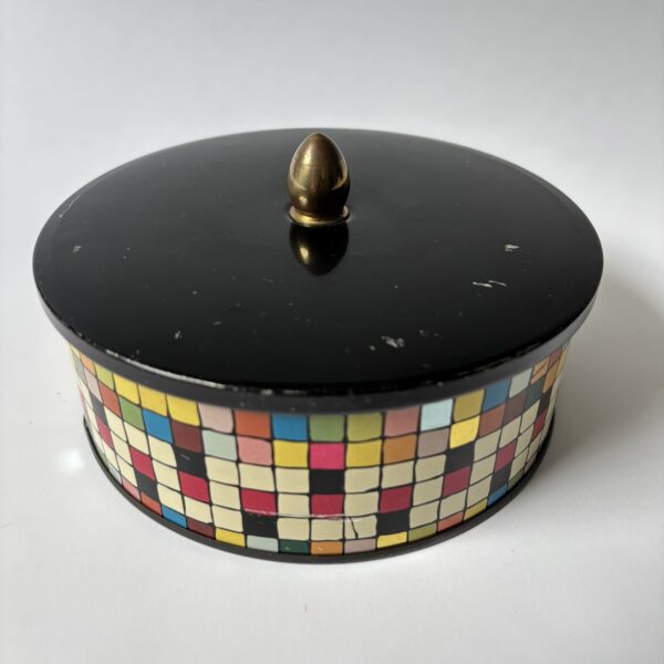 Blik - trommel in vrolijke kleuren - diameter 16,5 cm - hoogte 6 cm + 2,5 cm knop (2)