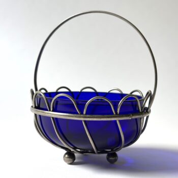 Vintage blauw glazen bonbon schaaltje in metalen houder