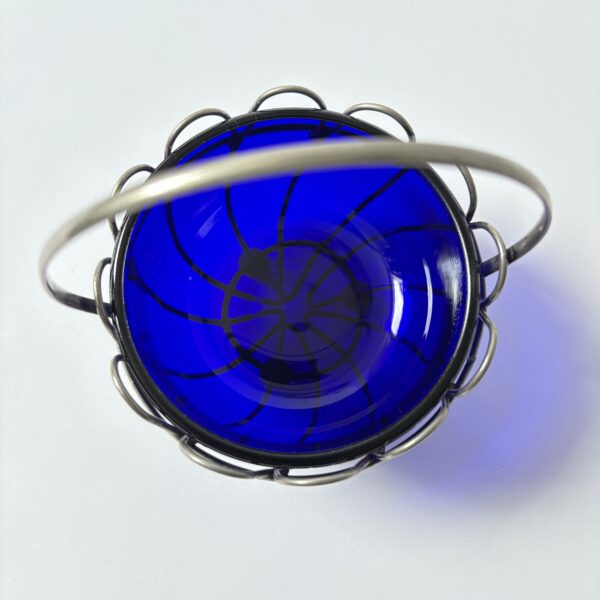 Vintage blauw glazen bonbon schaaltje in metalen houder