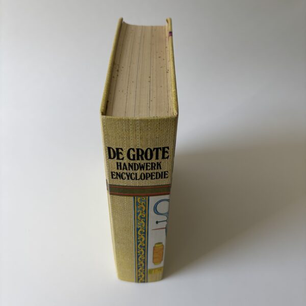 Vintage boek, De Grote handwerkencyclopdie uit 1974