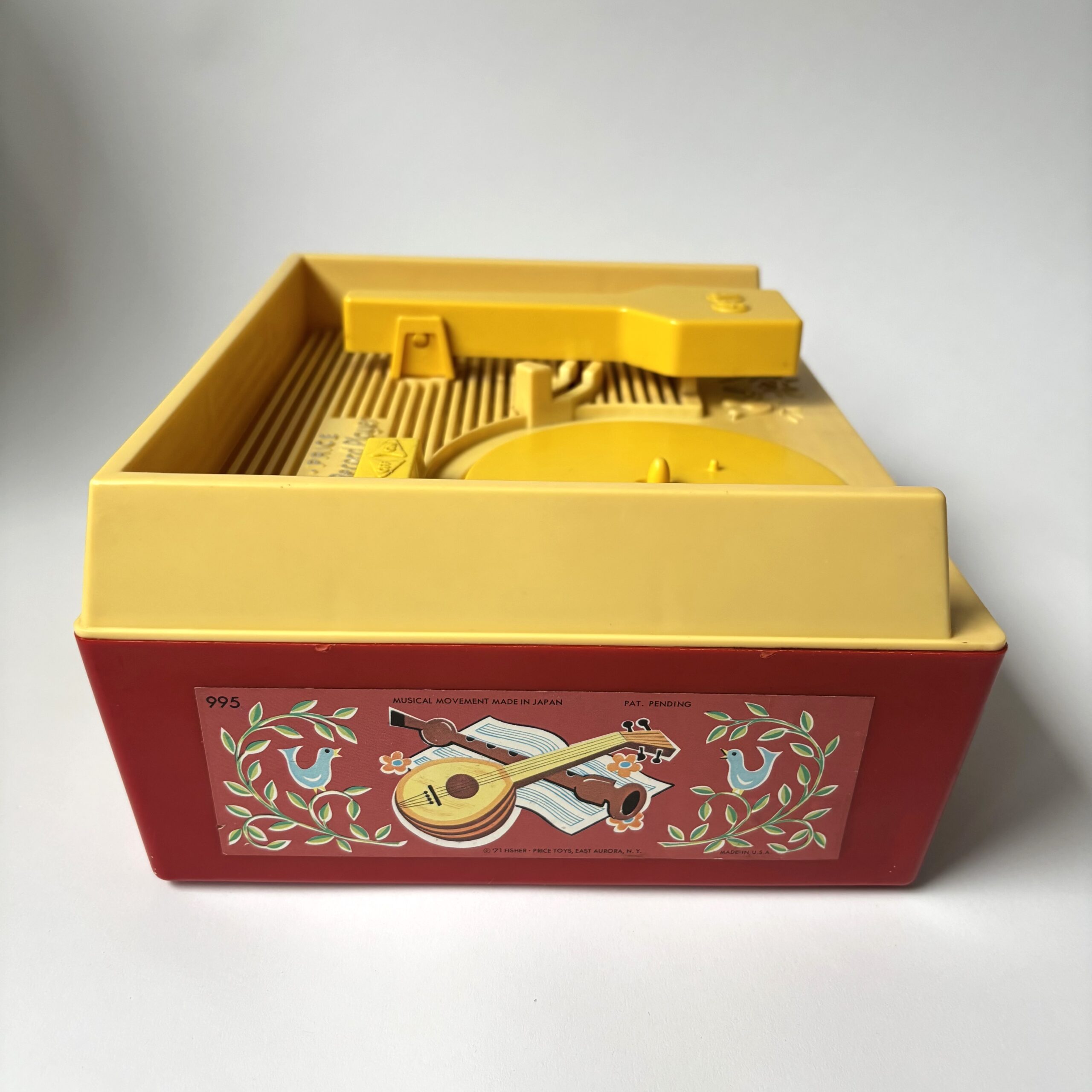 Music Box – Record Player van Fisher Price uit 1971 (8) Music Box – Record Player van Fisher Price uit 1971 (8)
