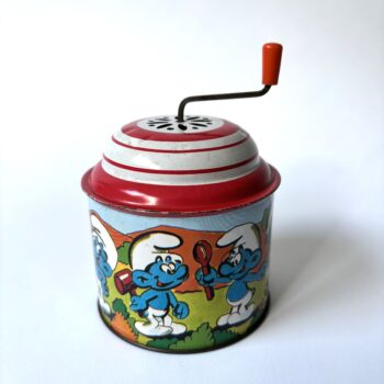 Vintage muziekdoos met een handgedraaid mechanisme dat een tingelend geluid maakt