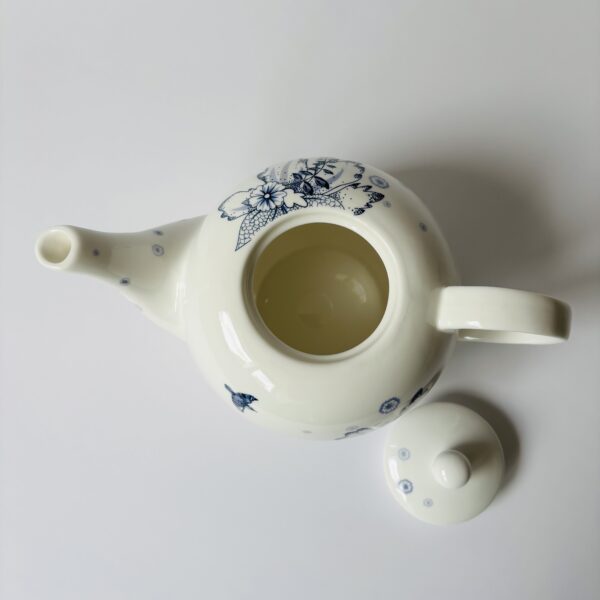 Theepot mooi gedecoreerd met bloemen - kleur blauw-wit - inhoud 1300 ml (8)
