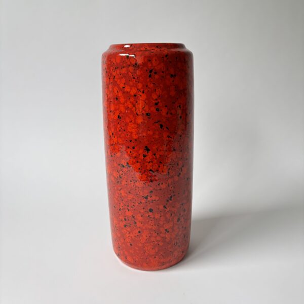 Vaas W.Germany 532-28 - kleuren rood en zwart - hoogte 27,5 cm - diameter bovenzijde 7,5 cm onderzijde 10 cm(2)