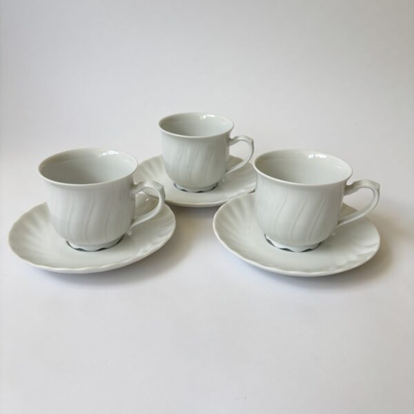 Koffiekopjes met schotel Seltmann Weiden - porselein - inhoud 150 ml - 3 stuks (1) Vintage Seltmann Weiden porseleinen koffiekoppen met schotel van Douwe Egberts