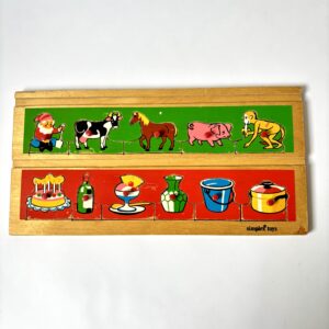 Ja, Frits van der Vlugt is inderdaad de bedenker van de zogenaamde “puzzelplank”—de houten inlegpuzzel waarbij figuurtjes uit een plank kunnen worden gehaald via een knopje bovenop. Hij begon hier in 1945 mee en werkte samen met Herman Steinmeier, de oprichter van de firma Steinmeier & Co., die onder de merknaam Simplex dit soort houten leermaterialen en puzzels produceerde