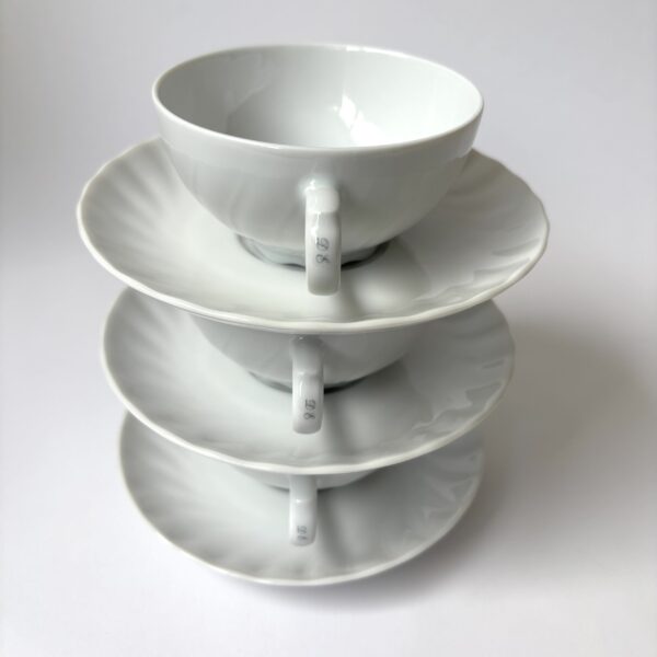 Theekoppen met schotel - Seltmann Weiden van Douwe Egberts - inhoud 150 ml - 3 stuks (3) Theekoppen met schotel - Seltmann Weiden van Douwe Egberts - inhoud 150 ml - 3 stuks (3)