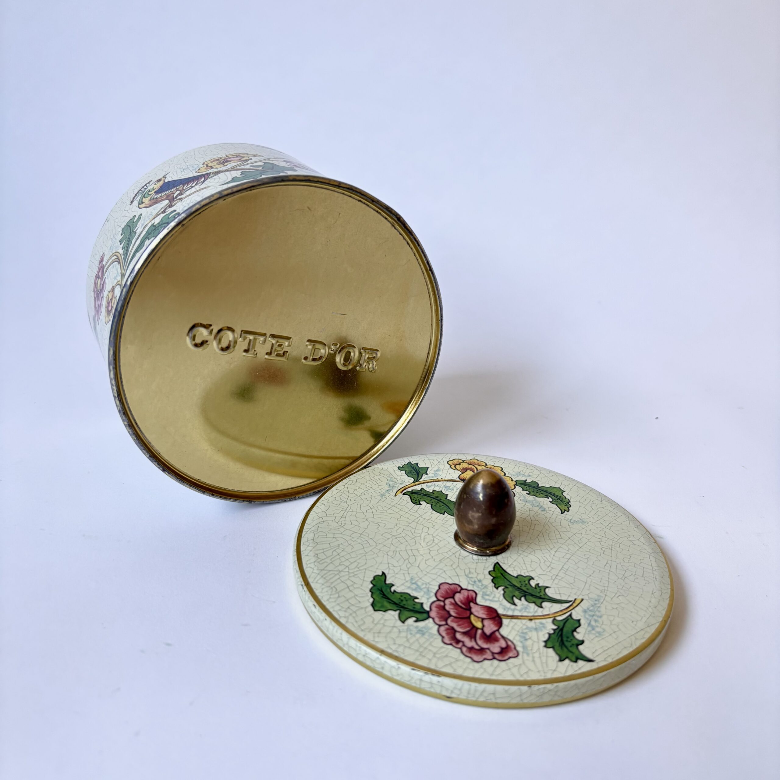 Bonbon blik Cote D’or – diameter 11,5 cm – hoogte 11 cm (2) Bonbon blik Cote D’or – diameter 11,5 cm – hoogte 11 cm (2)