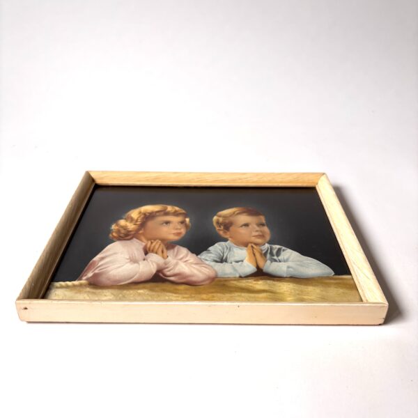 Lijst met prent van twee kinderen met handen gevouwen, in gebed - afmeting 21,5x16,5 cm (2)