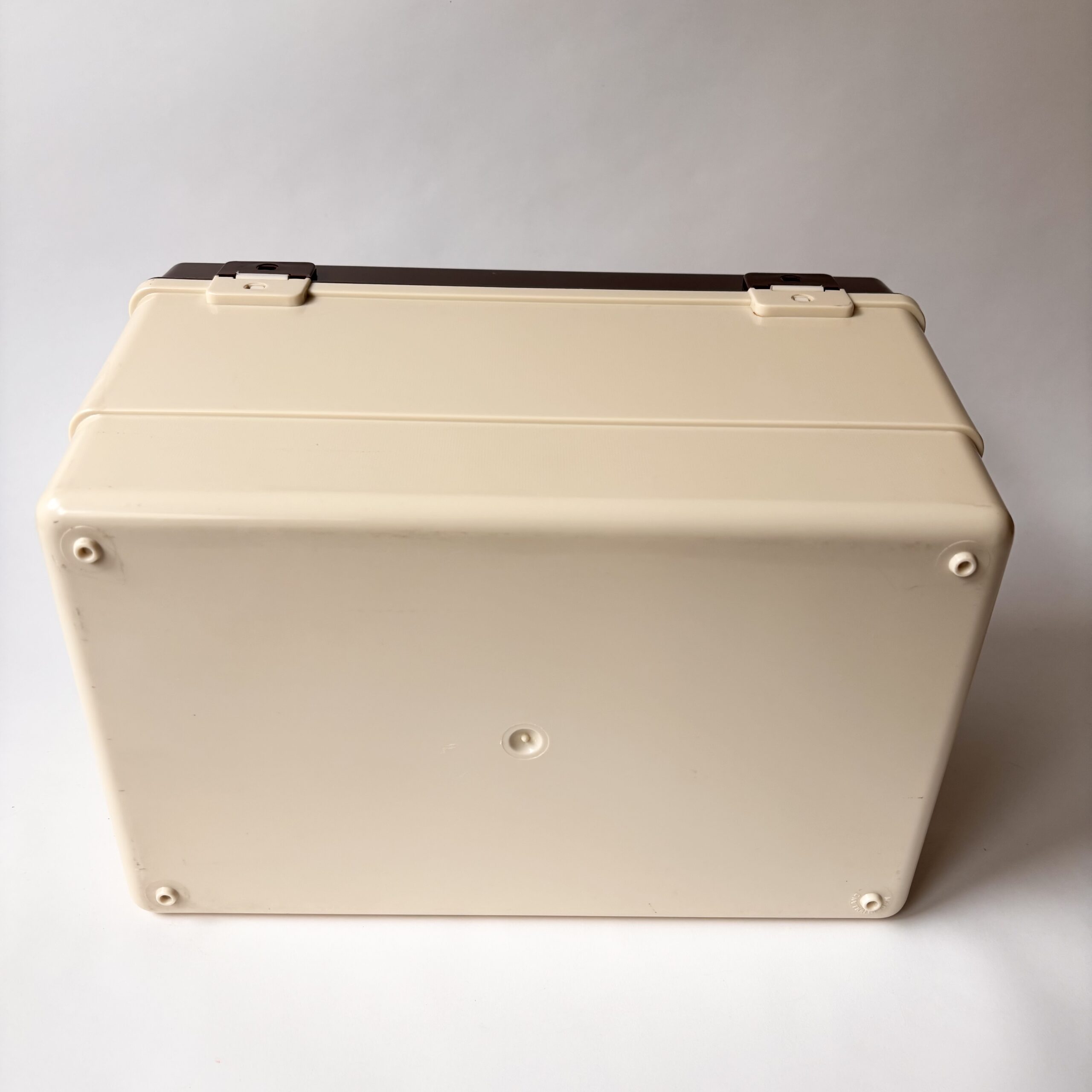 Naaibox Curver – bruin-beige – afmeting 36x22x24 cm (9) Naaibox Curver – bruin-beige – afmeting 36x22x24 cm (9)