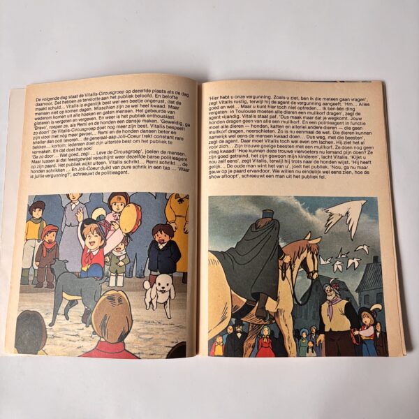 TV-album Alleen op de Wereld - - deel 1 tot en met deel 6 (9) TV-album Alleen op de Wereld - - deel 1 tot en met deel 6 (9)