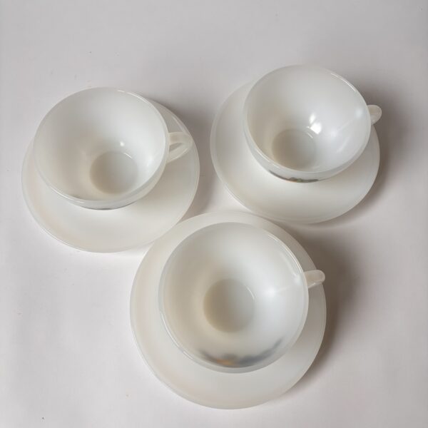 Vintage theekop / soepkop met schotel van Arcopal Fruits de France