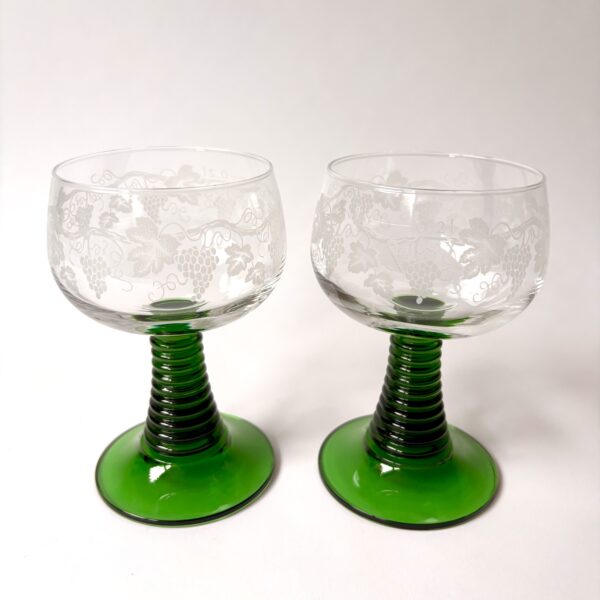 Vintage wijnglazen / moezelglazen France met groene voet