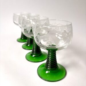 Vintage wijnglazen / moezelglazen France met groene voet