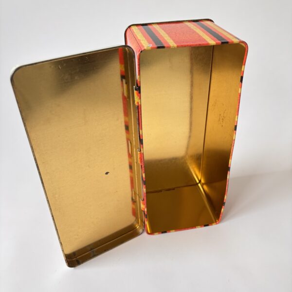 Bewaarblik ( scharnierend dekel) met een Mexicaans thema - afmeting 22x9,5x8 cm (4) Bewaarblik ( scharnierend dekel) met een Mexicaans thema - afmeting 22x9,5x8 cm (4)