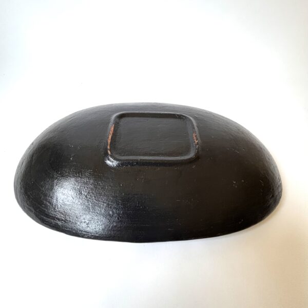 Schaal (ovaal) met mozaiek rode glasstukjes - afm. 31,5 x 19,5 x 5 cm (3) Deze fraaie decoratieve schaal is een mozaïek van aardewerk en rood glas