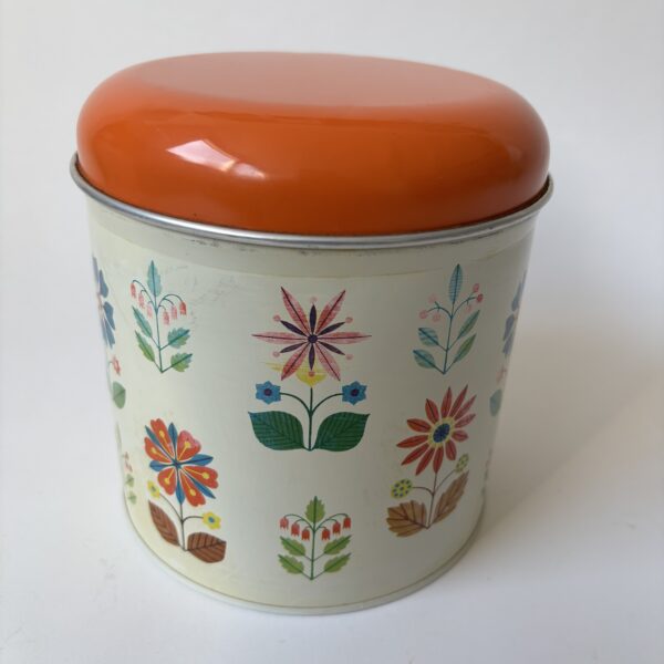Vintage rond blik van Worcester Ware gedecoreerd met bloemen in vrolijke kleuren