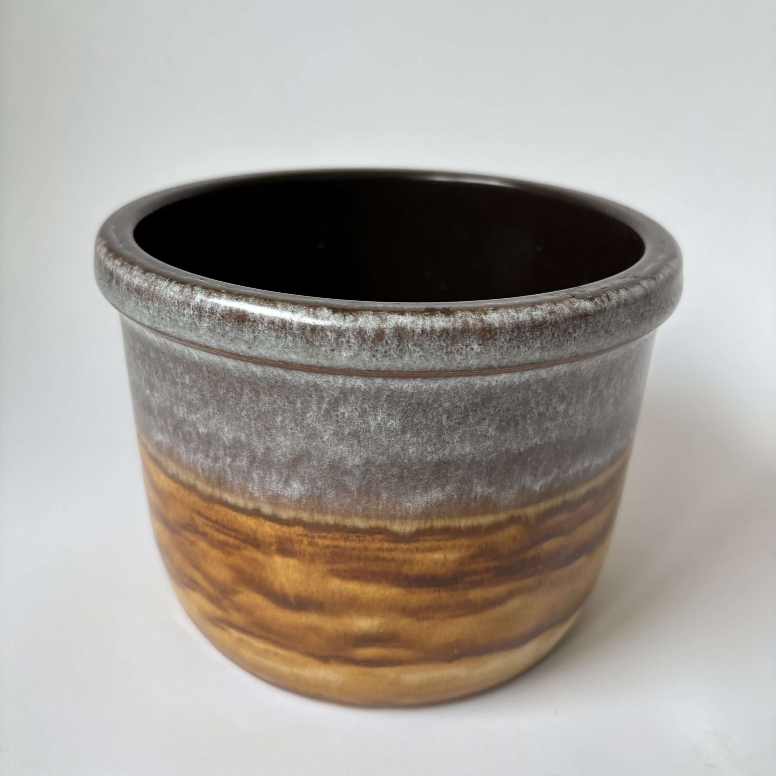 Bloempot keramiek 3544B – diameter 15 cm – hoogte 11,5 cm – kleur grijs-beige (1) Bloempot keramiek 3544B – diameter 15 cm – hoogte 11,5 cm – kleur grijs-beige (1)