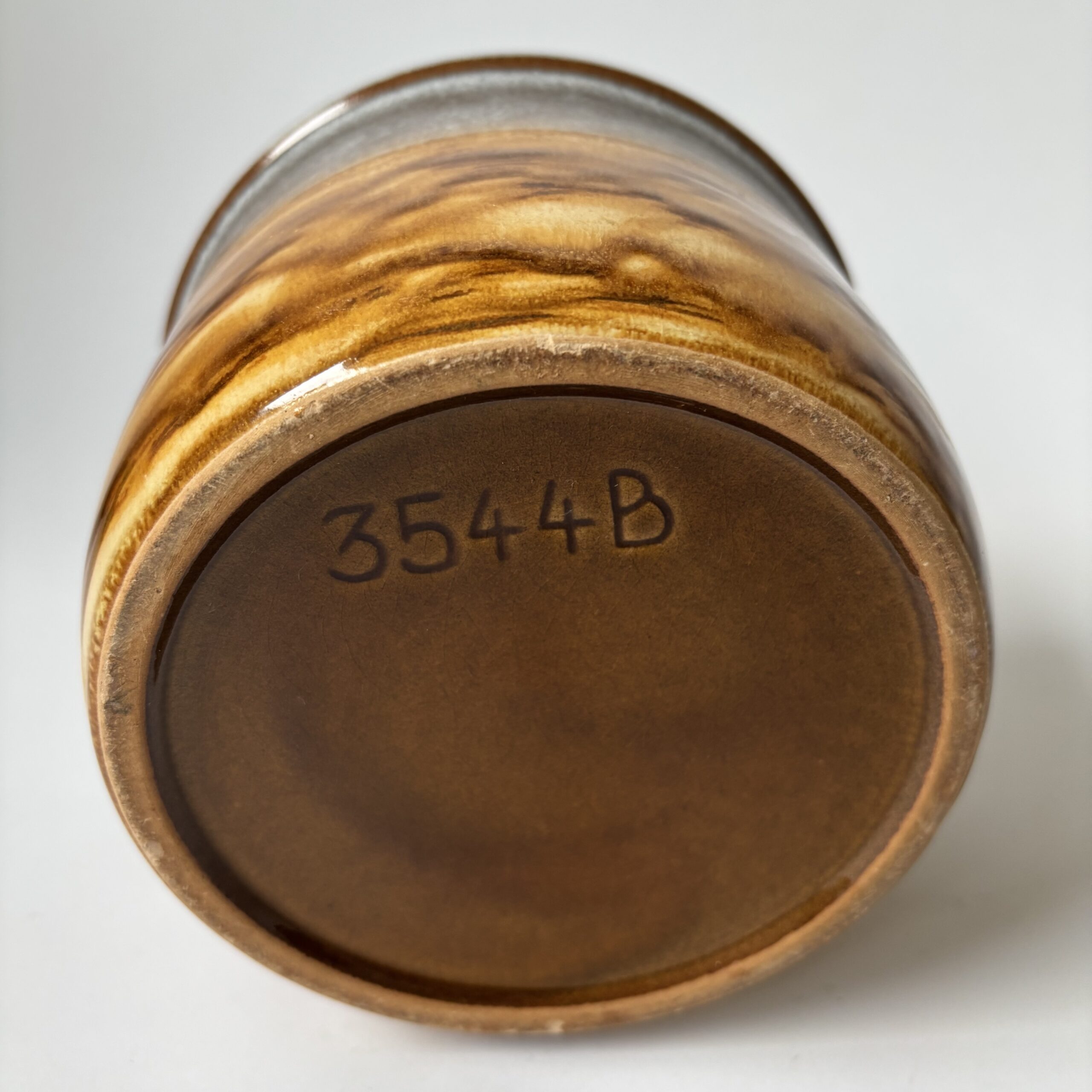 Bloempot keramiek 3544B – diameter 15 cm – hoogte 11,5 cm – kleur grijs-beige (4) Bloempot keramiek 3544B – diameter 15 cm – hoogte 11,5 cm – kleur grijs-beige (4)