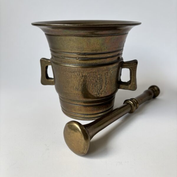 Bronzen (apothekers) vijzel met bijbehorende stamper met de inscriptie 1914-1916 (4)