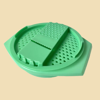Vintage stevige kunststof rasp met kom van Tupperware in de kleur mint groen