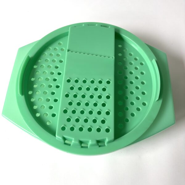 Rasp Tupperware - kleur mint groen - afm. 29x25x8,5 cm (5) Rasp Tupperware - kleur mint groen - afm. 29x25x8,5 cm (5)