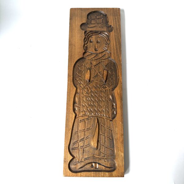 Speculaasplank - afmeting 45x14,5x2 cm (1) Vintage origineel handgestoken speculaasplank, en wel een vrij traditionele houten vorm die vroeger werd gebruikt om figuurspeculaas te maken.