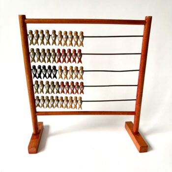 Vintage houten telraam (abacus) uit de jaren 50 met afbeeldingen van zwaluwstaartvogels