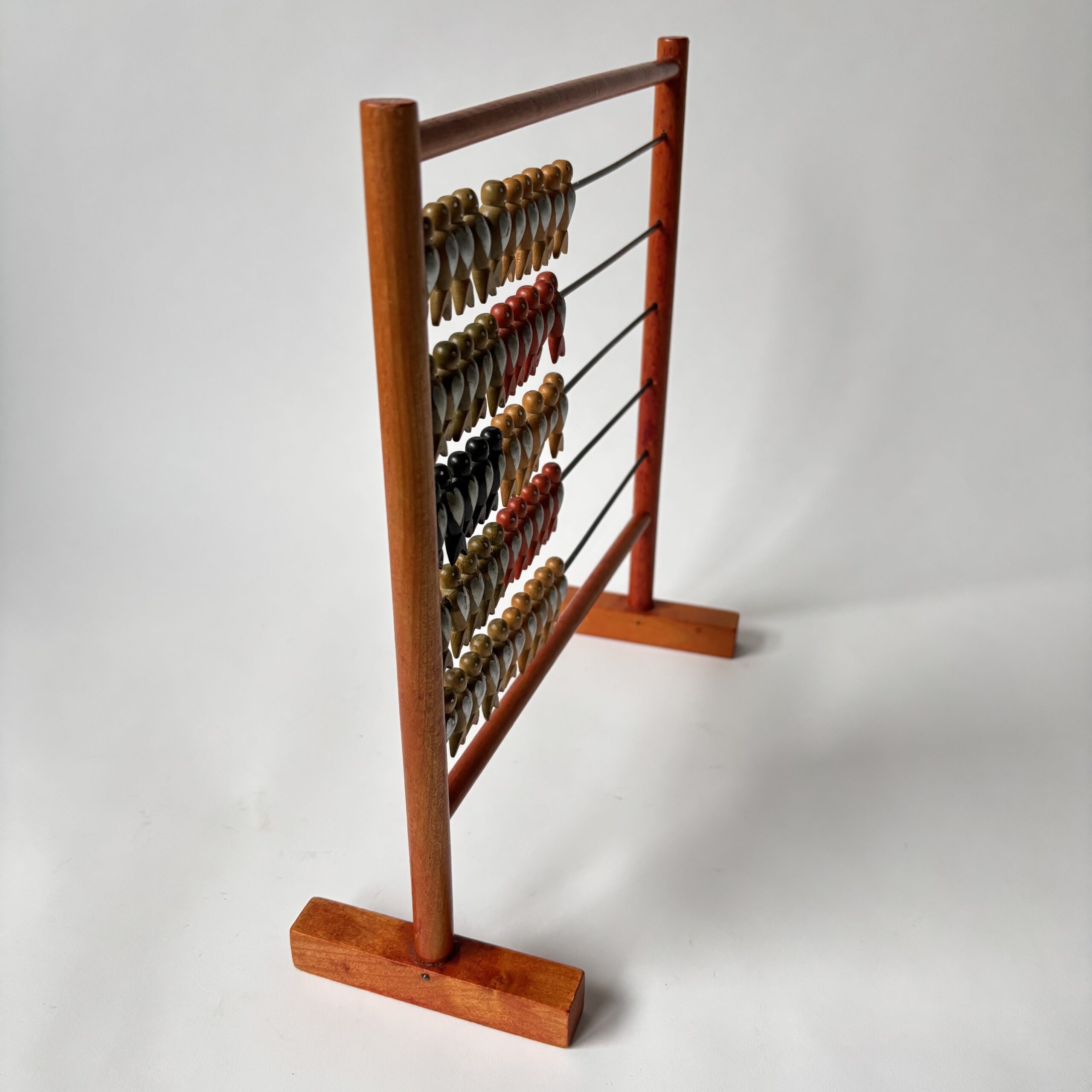 Telraam (abacus) van hout uit de jaren 50 met afbeeldingen van zwaluwstaartvogels (4) Telraam (abacus) van hout uit de jaren 50 met afbeeldingen van zwaluwstaartvogels (4)