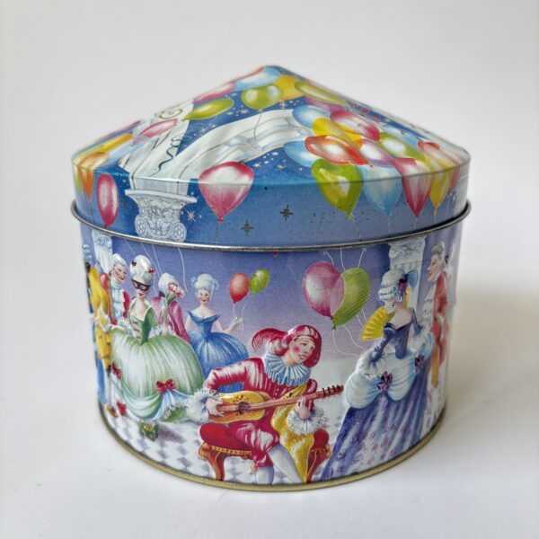 Toffee blik-trommel Masked Ball met reliëf - diameter 14 cm - hoogte 13 cm (4) Toffee blik-trommel Masked Ball met reliëf - diameter 14 cm - hoogte 13 cm (4)