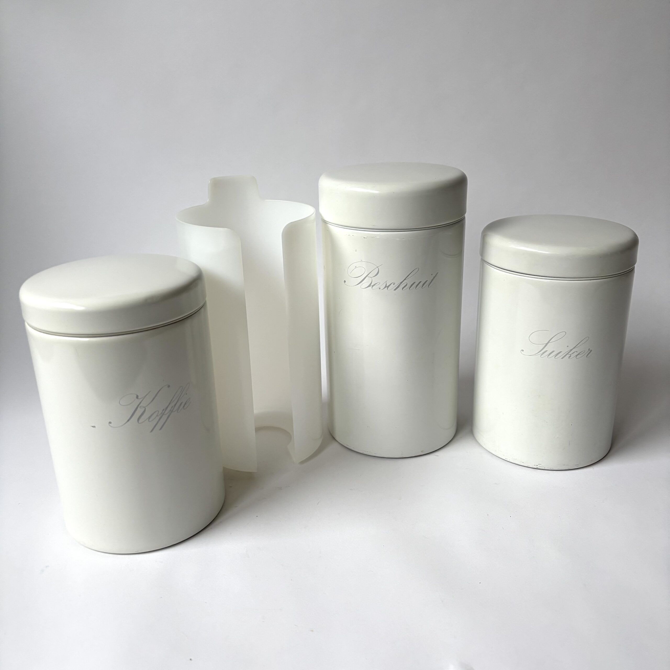 Voorraadblikken Koffie Suiker Beschuit (met lift) van Brabantia – kleur gebroken wit (2) Voorraadblikken Koffie Suiker Beschuit (met lift) van Brabantia – kleur gebroken wit (2)