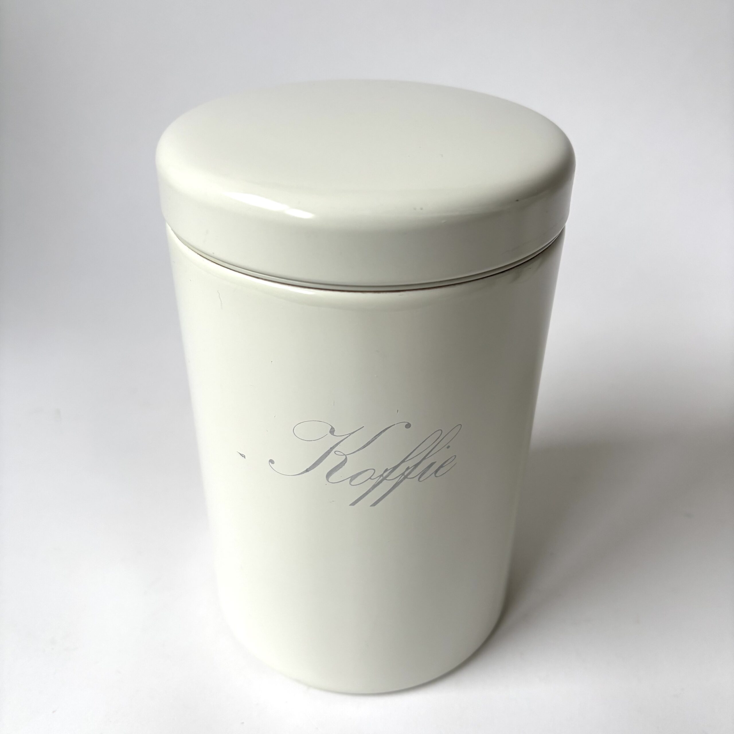 Voorraadblikken Koffie Suiker Beschuit (met lift) van Brabantia – kleur gebroken wit (3) Voorraadblikken Koffie Suiker Beschuit (met lift) van Brabantia – kleur gebroken wit (3)