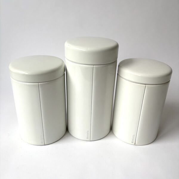 Voorraadblikken Koffie Suiker Beschuit (met lift) van Brabantia - kleur gebroken wit (6) Voorraadblikken Koffie Suiker Beschuit (met lift) van Brabantia - kleur gebroken wit (6)