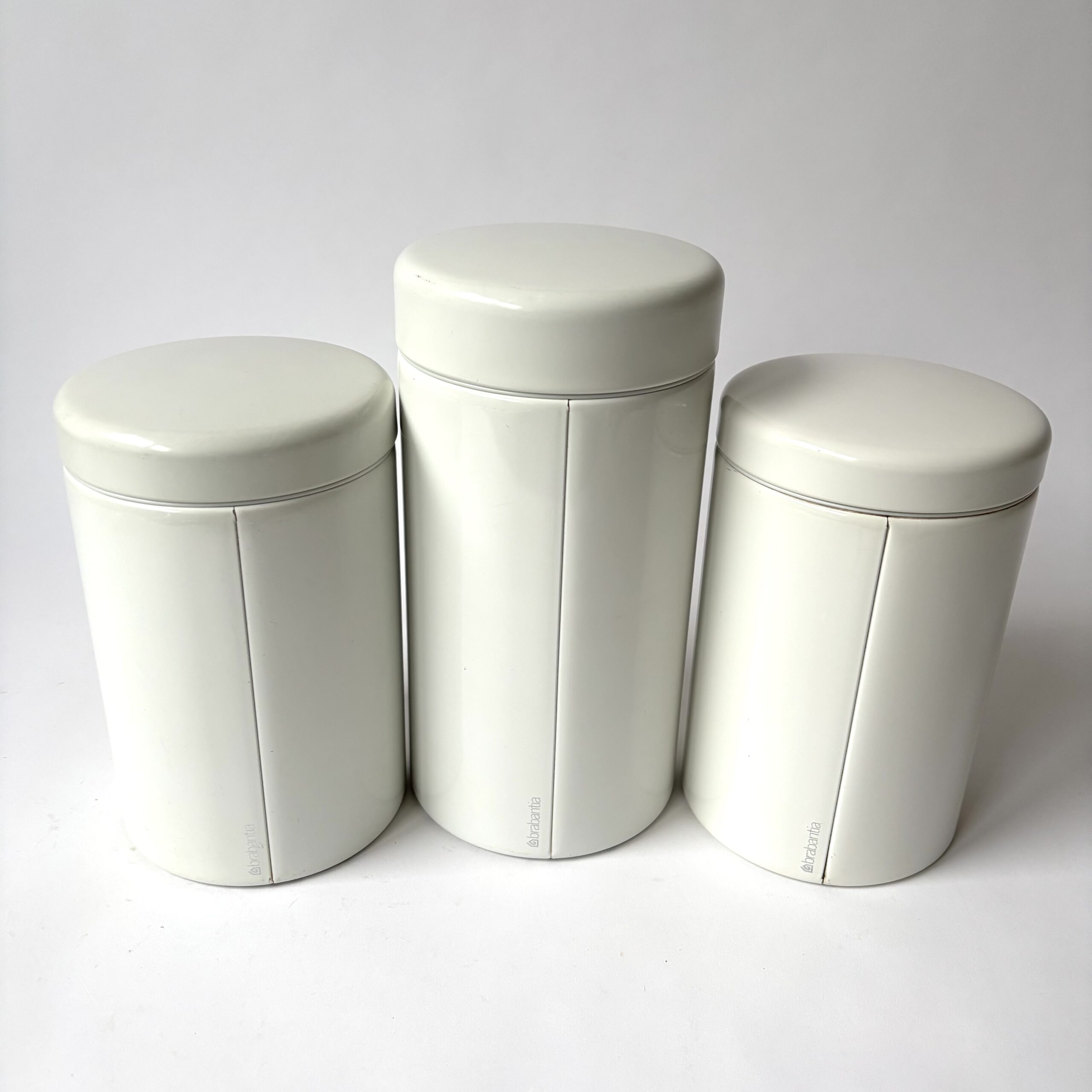 Voorraadblikken Koffie Suiker Beschuit (met lift) van Brabantia – kleur gebroken wit (6) Voorraadblikken Koffie Suiker Beschuit (met lift) van Brabantia – kleur gebroken wit (6)