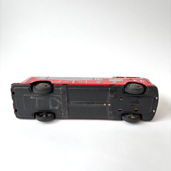 Brandweerwagen (blik) met uitschuifbare ladder - lengte 24,5 cm - hoogte 10,5 cm (6) Brandweerwagen (blik) met uitschuifbare ladder - lengte 24,5 cm - hoogte 10,5 cm (6)