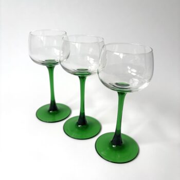 Vintage wijnglazen / moezelglazen Luminarc France met hoge groene voet