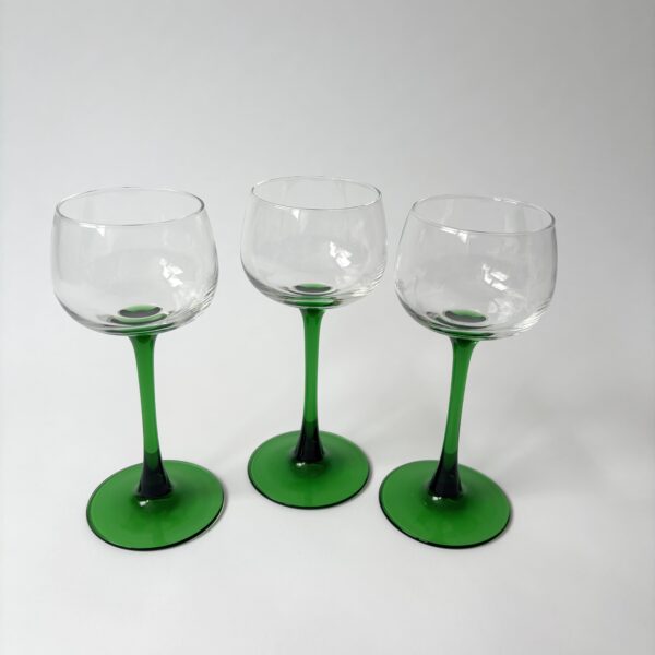 Wijnglazen Luminarc France - inhoud 125 ml - hoogte 16,5 cm - 3 stuks (4) Wijnglazen Luminarc France - inhoud 125 ml - hoogte 16,5 cm - 3 stuks (4)