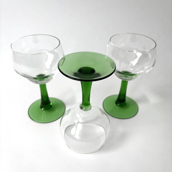 Wijnglazen met groene voet - inhoud 200 ml - hoogte 15 cm - 3 stuks (2) Vintage moezel – wijnglazen met groene voet