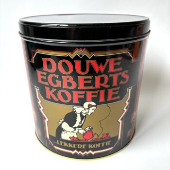 Vintage winkel/horeca voorraad blik/trommel met de tekst “Douwe Egberts Koffie – Lekkere Koffie”