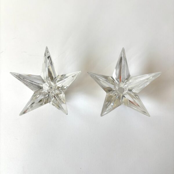 Glazen ster-vormige kandelaars van het merk Thomas uit de jaren 70 met kaarsen in de originele doos (3) Glazen ster-vormige kandelaars van het merk Thomas uit de jaren 70 met kaarsen in de originele doos (3)