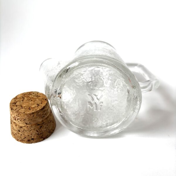 Pindastrooier WMF van glas met kurk - hoogte 14 cm (2) Vintage glazen pindastrooier/pindadispenser met kurken dop van WMF