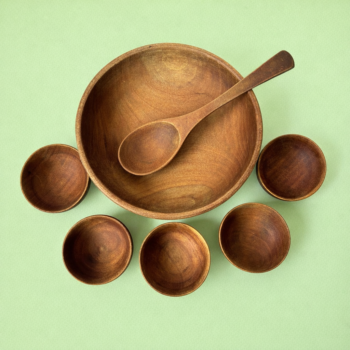 Vintage houten snackschaal met lepel en vijf kleinere schaaltjes