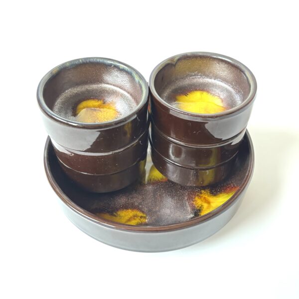 Snackset Fat Lava (7-delig) - bruin-geel keramiek - diameter 17 en 7,5 cm (4) Snackset Fat Lava (7-delig) - bruin-geel keramiek - diameter 17 en 7,5 cm (4)