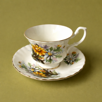 Vintage (thee) kop en schotel bloemenpatroon van Royal Albert Summertime gemaakt van fijn Engels porselein (Bone China)