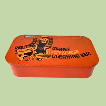 Vintage Brabantia schoenpoetsdoos uit de jaren 70, herkenbaar aan de oranje kleur en retro print